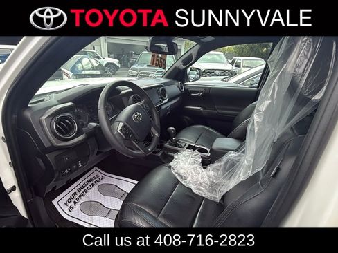 Used 2020 Toyota Tacoma TRD Off-Road w/ TRD Premium Off Road Package AWD/4WD image 5