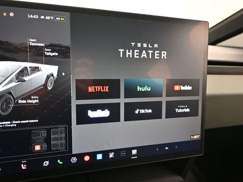 Used 2025 Tesla Cybertruck AWD Crew Cab image 23