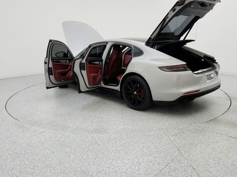 Used 2018 Porsche Panamera 4S image 12