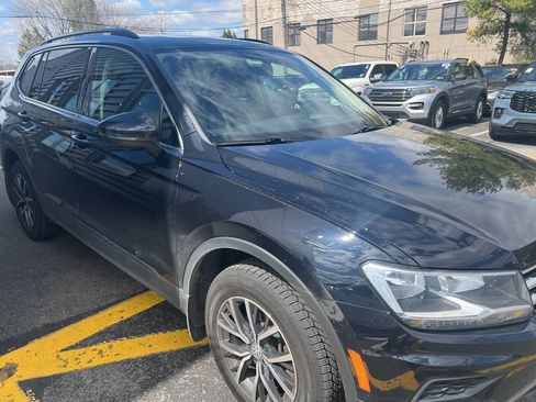 Used 2019 Volkswagen Tiguan SE w/ Panoramic Sunroof Package image 4