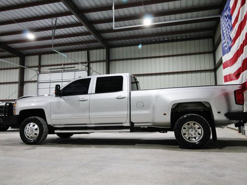 Used 2018 Chevrolet Silverado 3500 LT AWD/4WD image 6