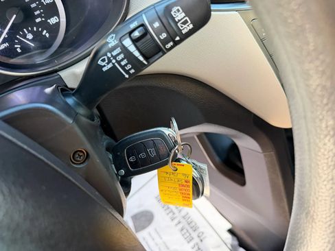 Used 2018 Hyundai Santa Fe SE FWD image 22
