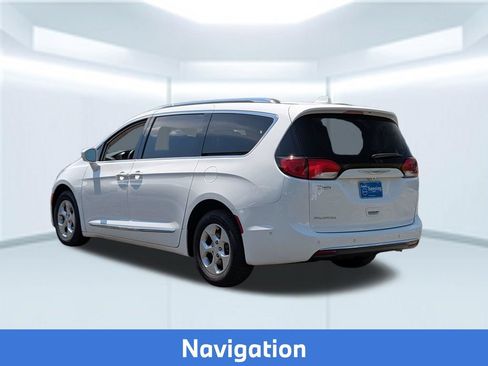Used 2017 Chrysler Pacifica Touring-L Plus w/ Advanced Safetytec Group FWD image 4