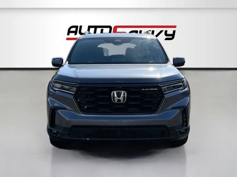 Used 2025 Honda Pilot Black Edition image 2