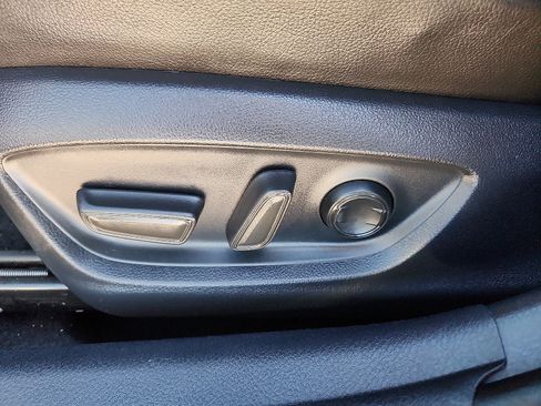 Used 2023 Toyota Camry SE image 12