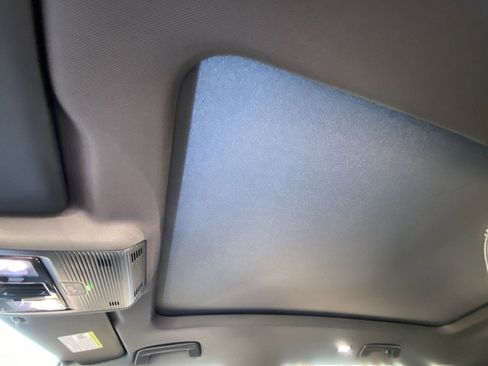 New 2026 Volkswagen Tiguan SE R-Line image 18