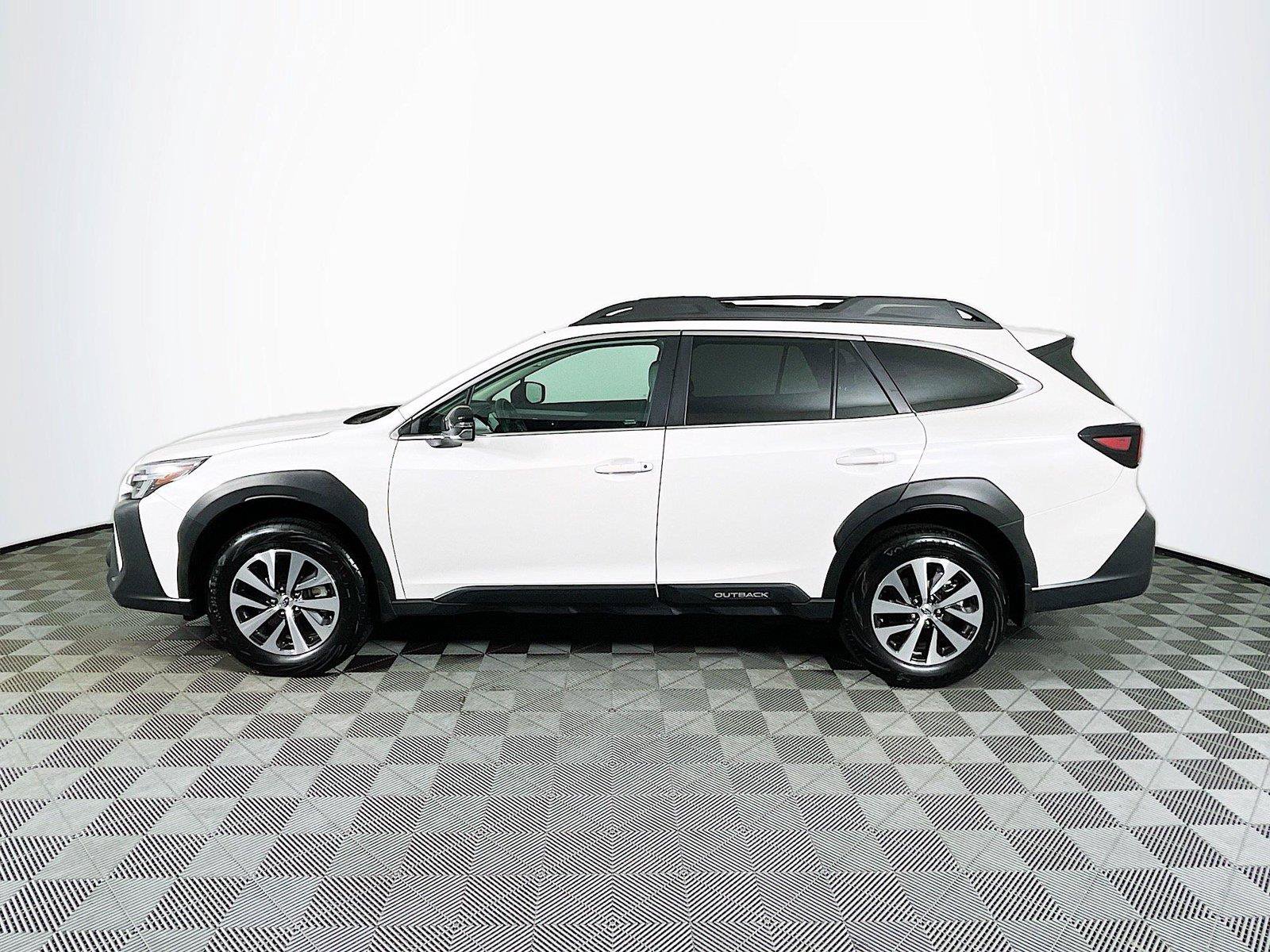 Used 2025 Subaru Outback Premium AWD/4WD image 4