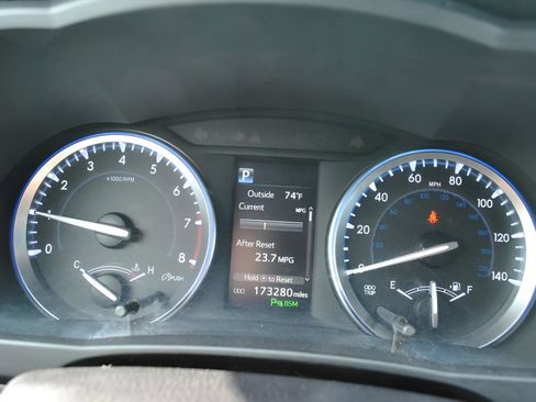 Used 2017 Toyota Highlander Limited AWD/4WD image 21