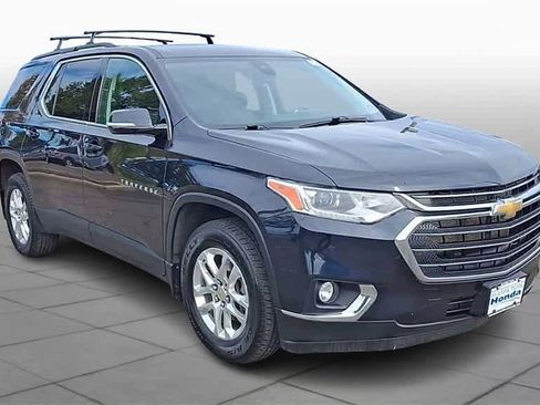 Used 2020 Chevrolet Traverse LT w/ Driver Confidence II Package image 2