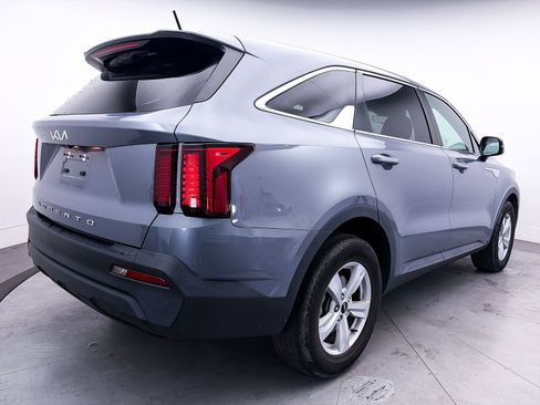 Used 2022 Kia Sorento LX image 14