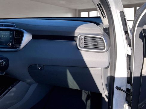 Used 2019 Kia Sorento SX image 27