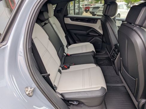 New 2026 Porsche Cayenne Coupe AWD/4WD image 23