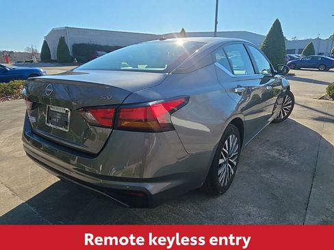 Used 2024 Nissan Altima 2.5 SV image 6