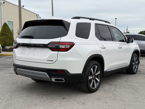 Used 2025 Honda Pilot Touring image 5