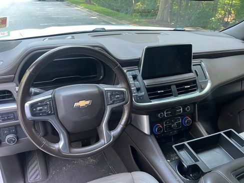 Used 2022 Chevrolet Suburban LT w/ Luxury Package AWD/4WD image 6