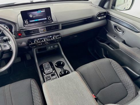 Used 2025 Honda Pilot Sport image 28
