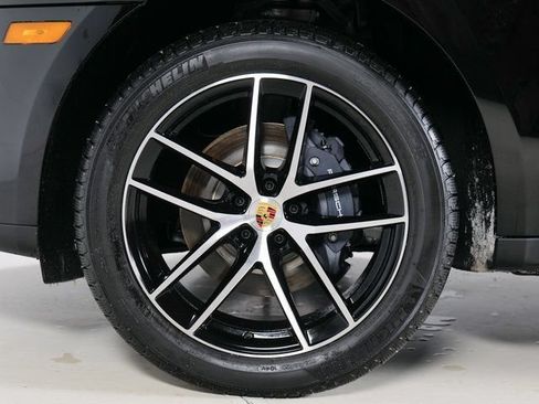 Certified 2026 Porsche Macan AWD/4WD image 34