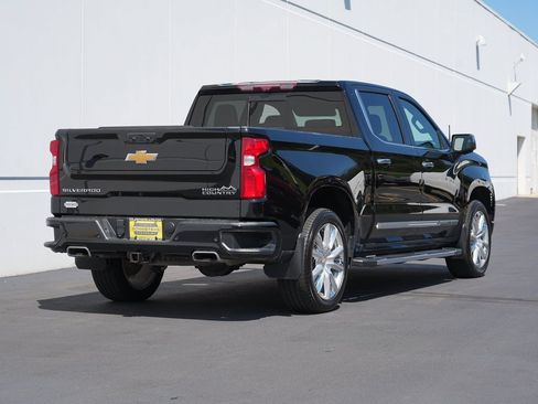 Certified 2022 Chevrolet Silverado 1500 High Country w/ High Country Premium Package AWD/4WD image 3
