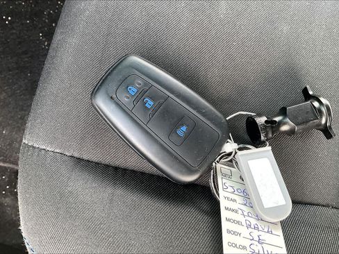 Used 2025 Toyota RAV4 SE AWD/4WD image 12