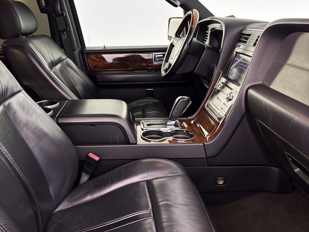 Used 2016 Lincoln Navigator L Select RWD image 30