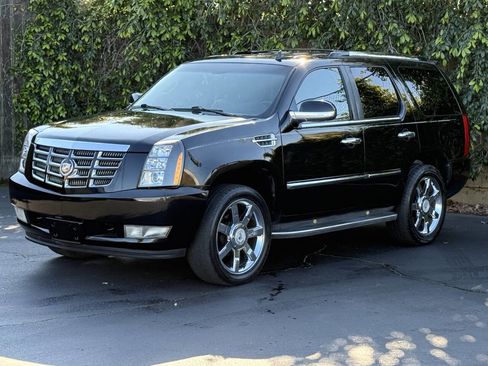 Used 2010 Cadillac Escalade Luxury image 4