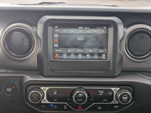 Used 2023 Jeep Wrangler Unlimited image 31