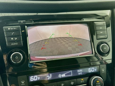 Used 2018 Nissan Rogue SV FWD image 22