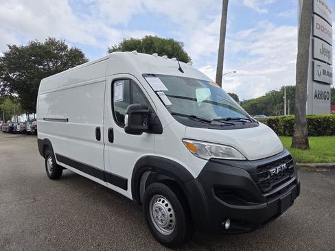 Used 2024 RAM ProMaster 2500 w/ Convenience Group FWD image 2