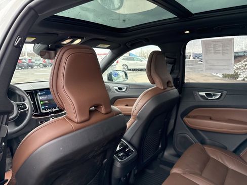 Certified 2024 Volvo XC60 B5 Ultimate w/ Protection Package Premier image 32