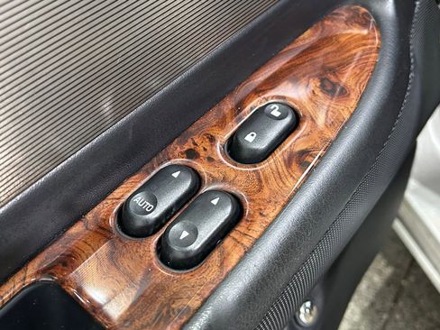 Used 2004 Ford Thunderbird image 16