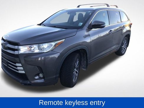 Used 2017 Toyota Highlander XLE AWD/4WD image 4