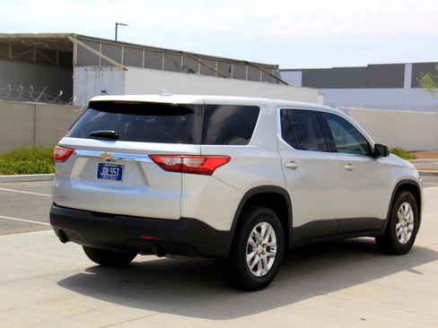 Used 2021 Chevrolet Traverse LS image 5