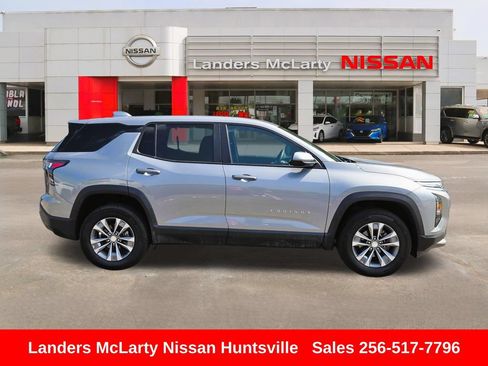 Used 2025 Chevrolet Equinox LT AWD/4WD image 2