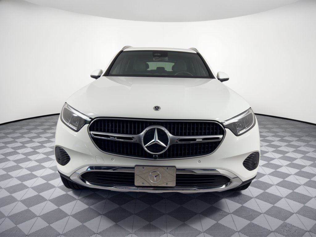 Used 2025 Mercedes-Benz GLC 300 image 6