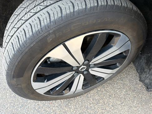 Used 2023 Volvo XC40 Recharge Plus w/ Protection Package Premier image 16