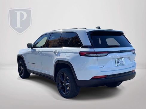 New 2025 Jeep Grand Cherokee Altitude image 6