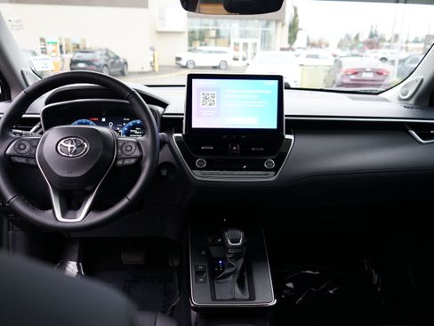 Used 2026 Toyota Corolla Cross XLE image 18