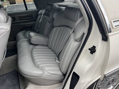 Used 1992 Buick Roadmaster Sedan RWD image 41
