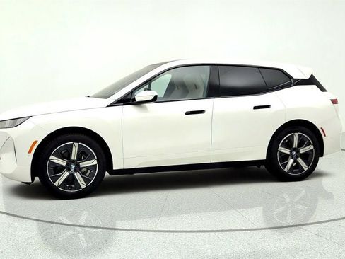 Used 2026 BMW iX xDrive45 w/ Premium Package AWD/4WD image 8