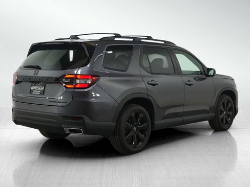 Used 2025 Honda Pilot Black Edition image 5
