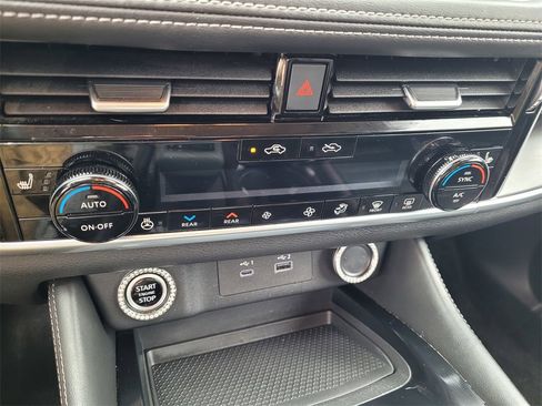 Used 2021 Nissan Rogue SL w/ Premium Package image 18