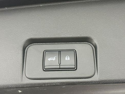 Used 2025 Nissan Rogue SV AWD/4WD image 30