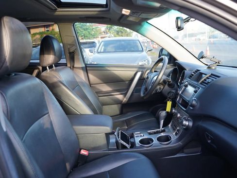 Used 2013 Toyota Highlander Plus FWD image 22