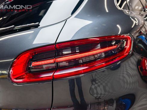 Used 2018 Porsche Macan Turbo image 29