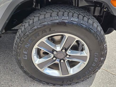 Used 2018 Jeep Wrangler Unlimited Sahara AWD/4WD image 9