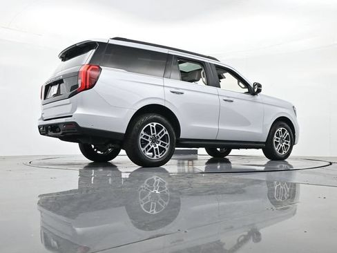 Certified 2025 Ford Expedition Active AWD/4WD image 36