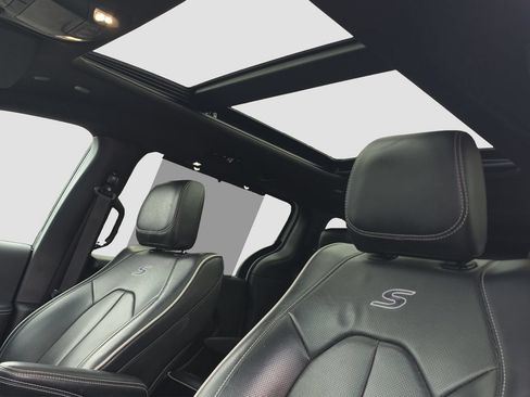 Used 2025 Chrysler Pacifica Limited FWD image 8