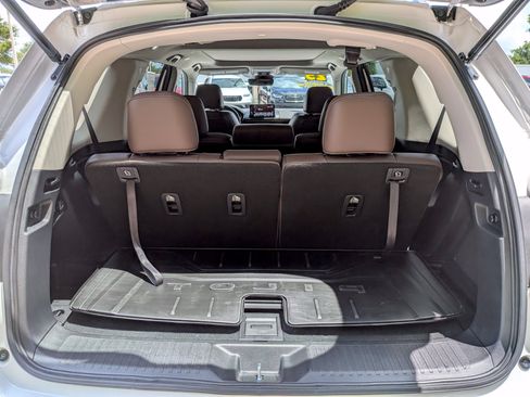 Used 2025 Honda Pilot Elite image 12