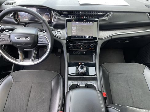 New 2025 Jeep Grand Cherokee Altitude image 23