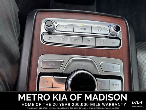 Used 2020 Kia K900 Luxury w/ VIP Package image 37